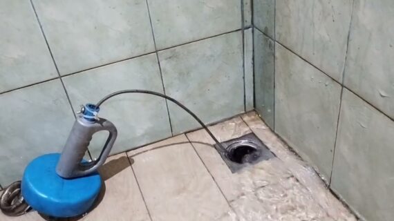 Cara Membersihkan Saluran Air yang Mampet