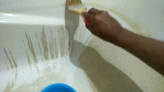 Tips Menghilangkan Kerak Kamar Mandi Dengan Pembersih Serbaguna