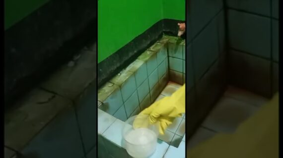 Cara Menghilangkan Kerak Membandel pada Bak Kamar Mandi
