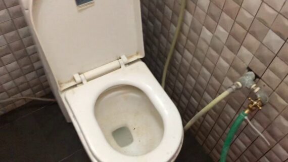 Mengatasi Kloset Mampet